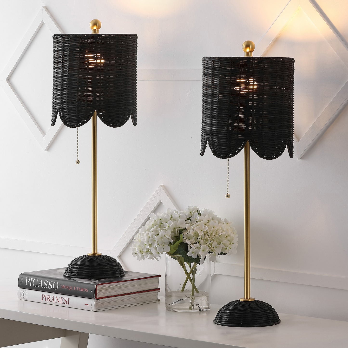 JONATHAN Y Celerie Coastal Scalloped Rattan/Iron 27.5-in Black/Brass Gold LED Pull-chain Buffet Table Lamp with Rattan Shade 2 -Set
