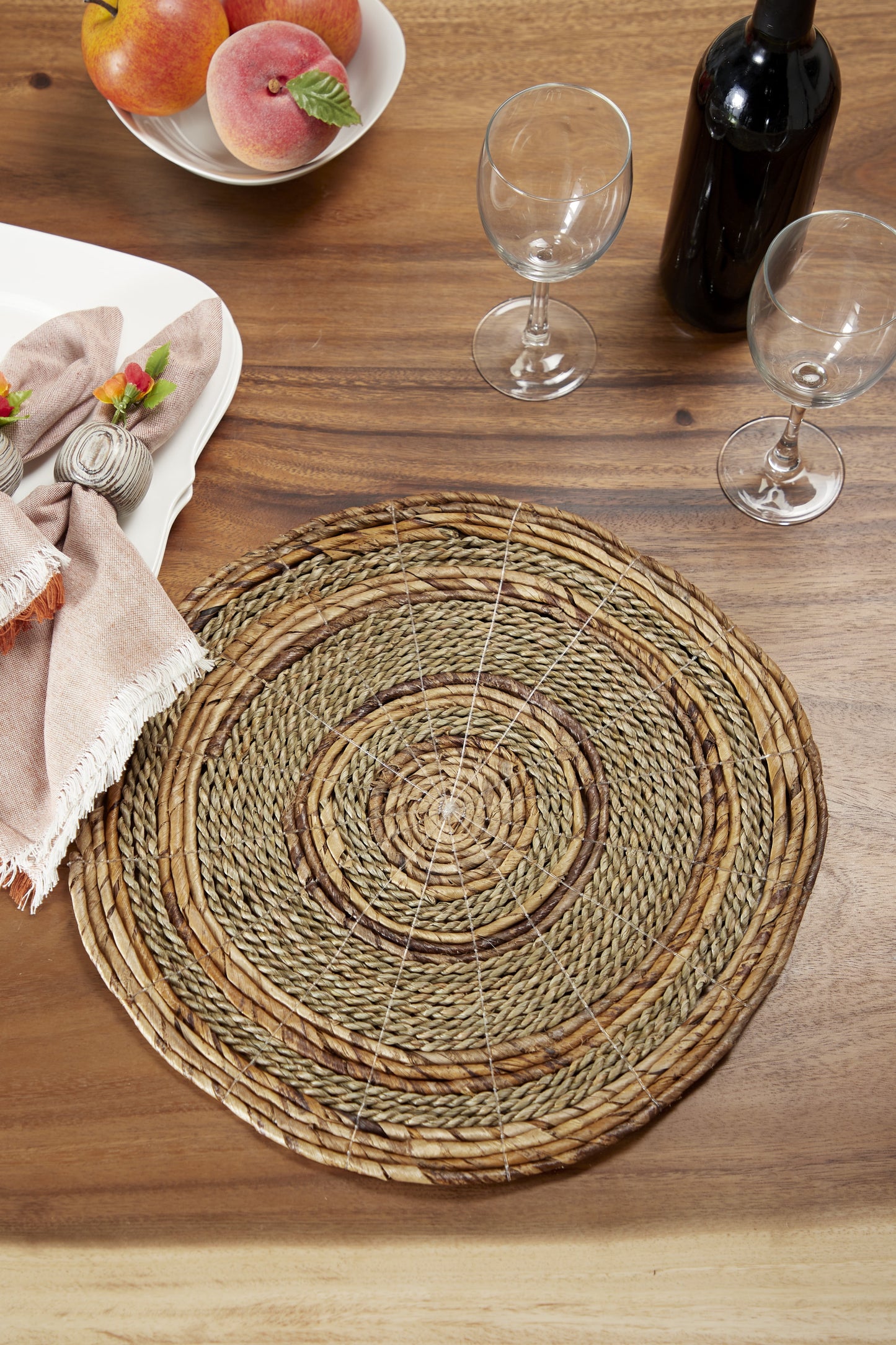 DecMode Round Natural Banana Leaf Wicker & Seagrass Placemats, Set of 4: 15†x .5†Each