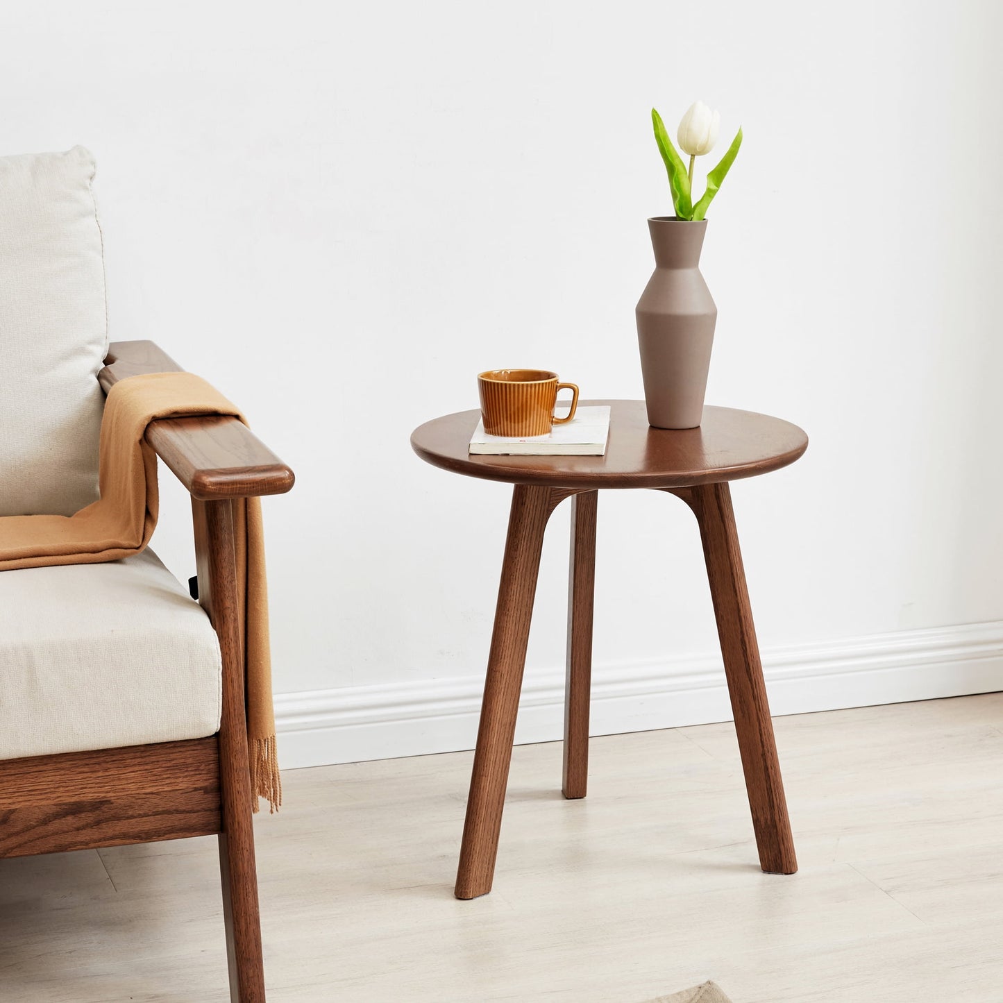 MAYEERTY Round End Table – Solid Oak Wood Small Side Table for Living Room & Bedroom