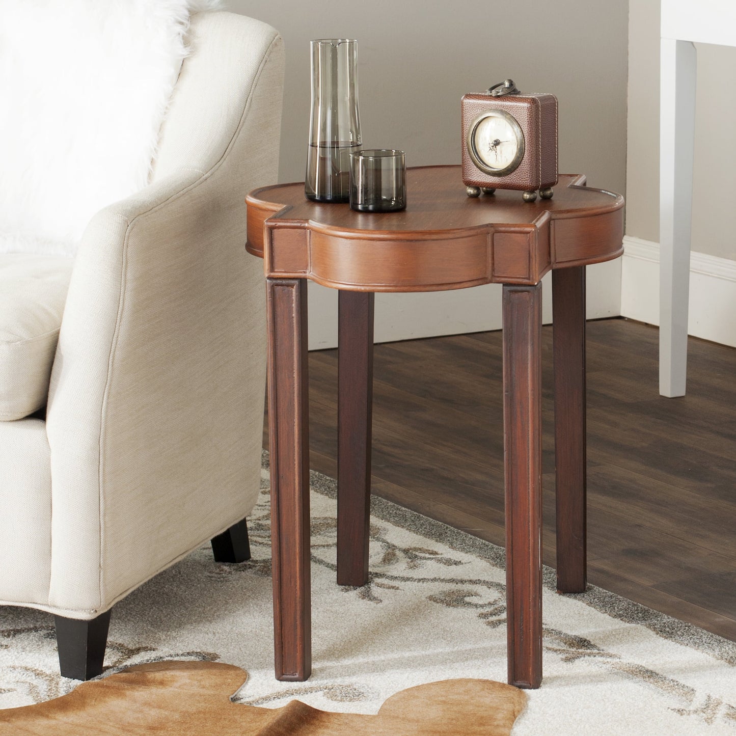 SAFAVIEH Mizel Quatrefoil Top Classic Solid End Table, Brown