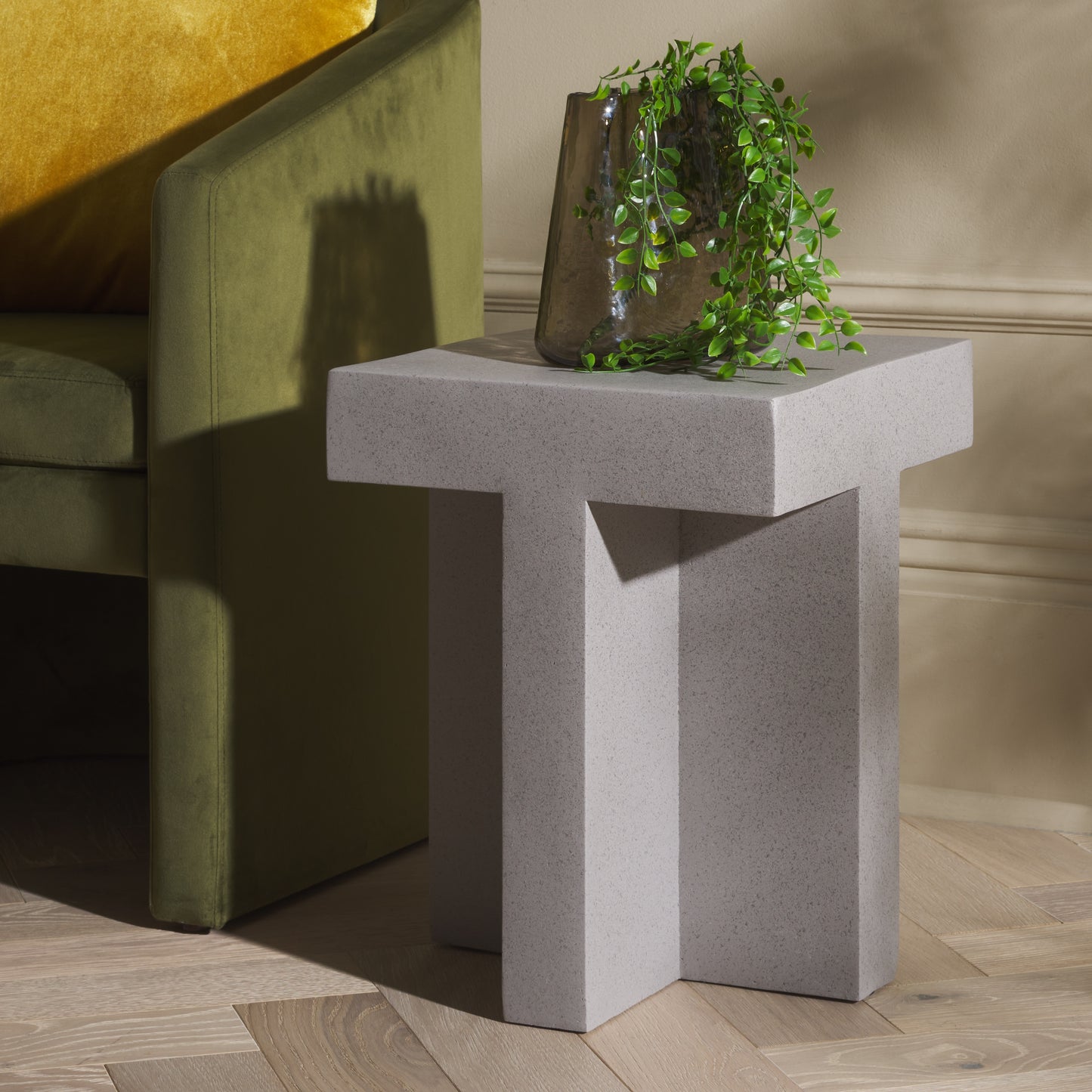 Safavieh Aldrich Modern Magnesium Oxide End Table, Gray