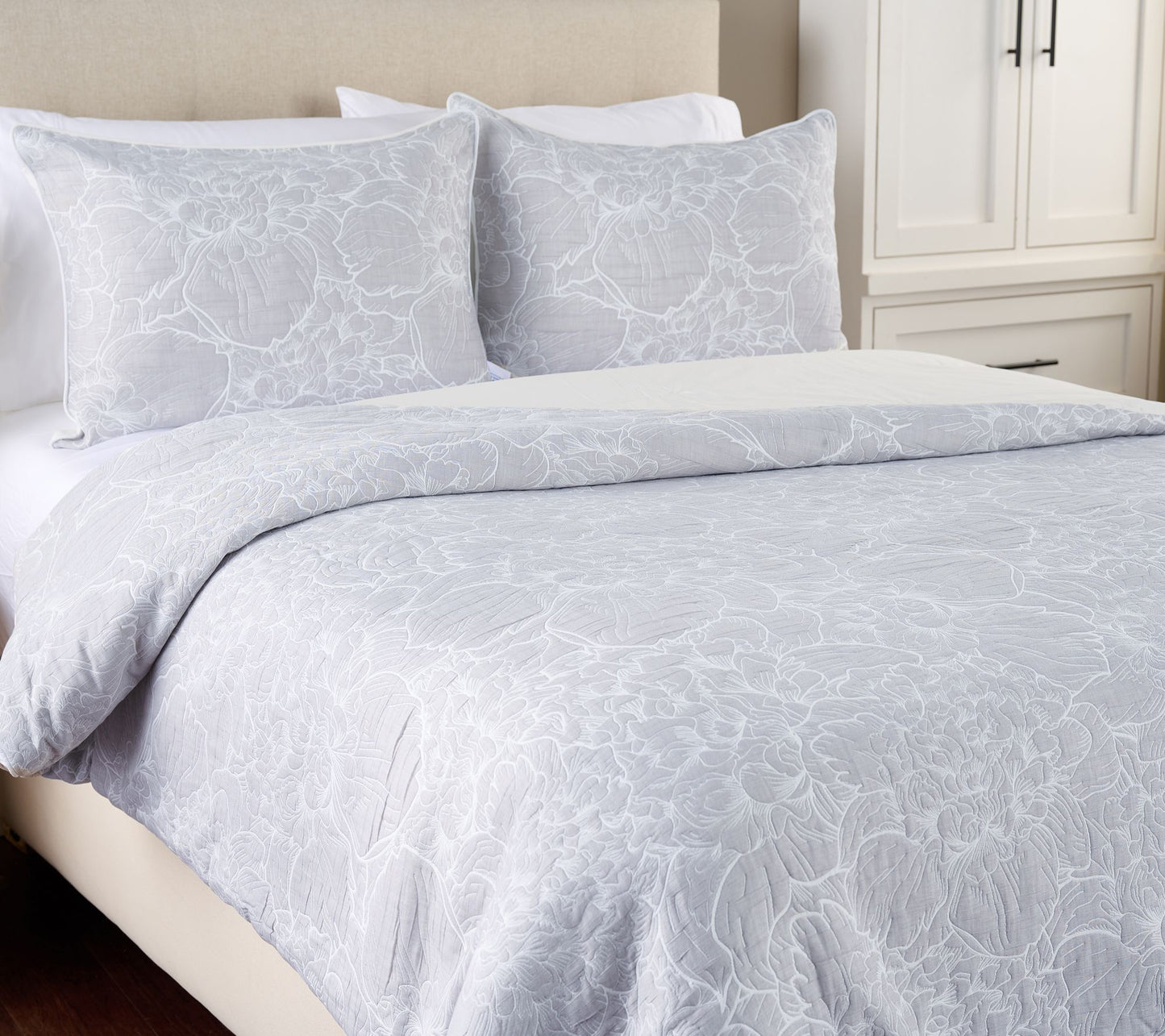 Northern Nights Floral Gauze Matelasse Comforter Set- Twin