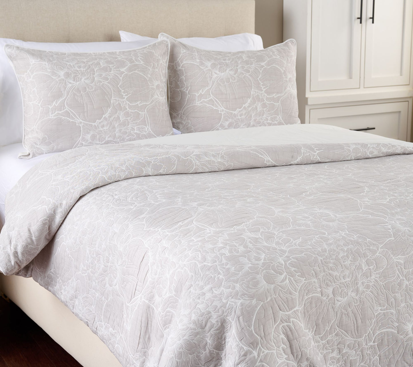 Northern Nights Floral Gauze Matelasse Comforter Set- Queen