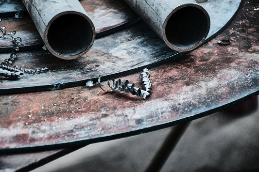 A bunch of metal pipes sitting on top of a table