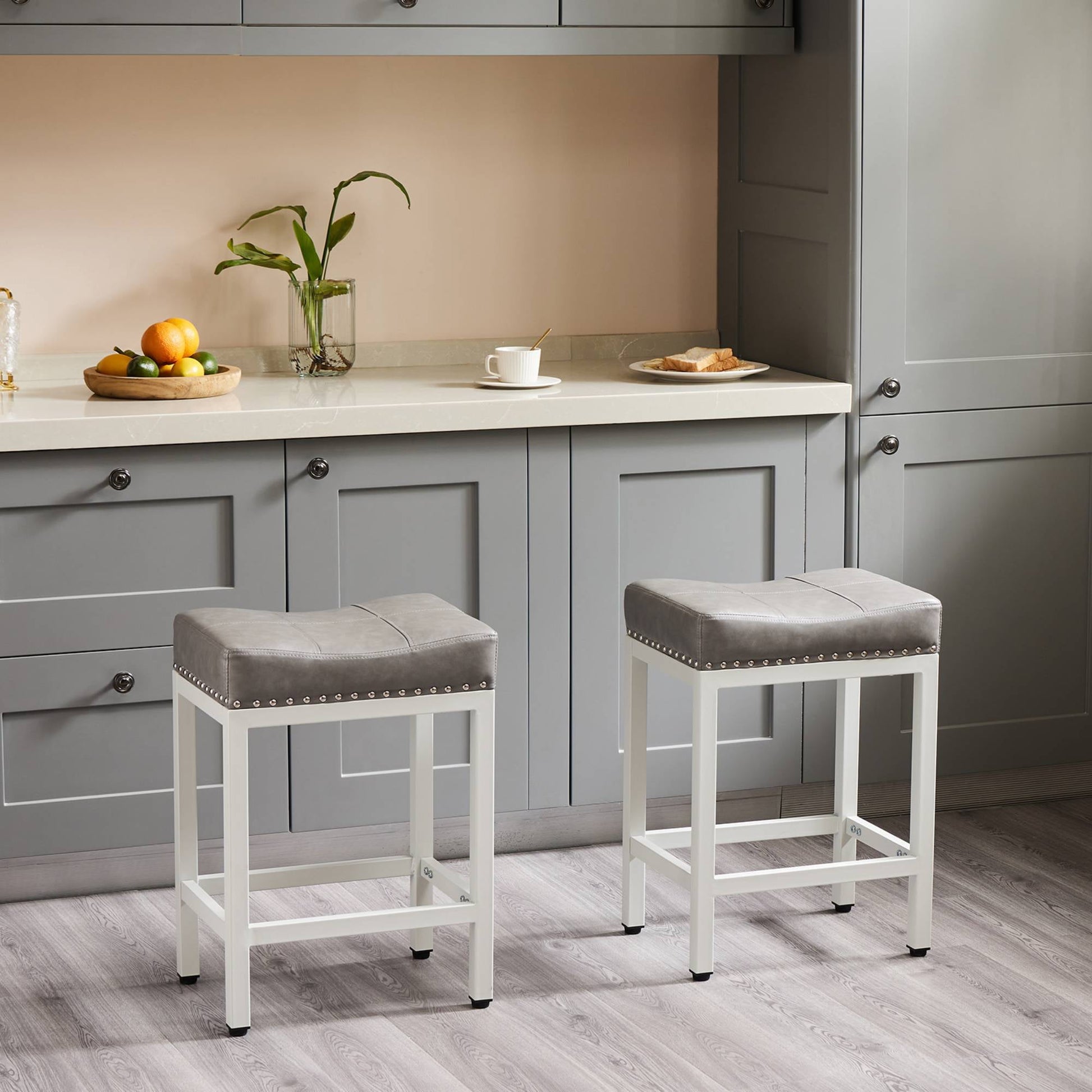 24 inch Saddle Bar Stools Set of 2 Leather Counter Height Bar Stools for Kitchen Island PU Sadless Stools Chair with Metal Footrest, Grey