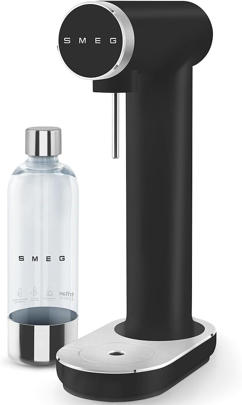 SMEG Soda Maker \u2013 Sparkling Water Machine for Kitchen Counter \u2013 Collezione \u2013 Includes 1L Bottle \u2013 Compatible with Standard 60L CO\u2082 Cylinders (Matte Black)