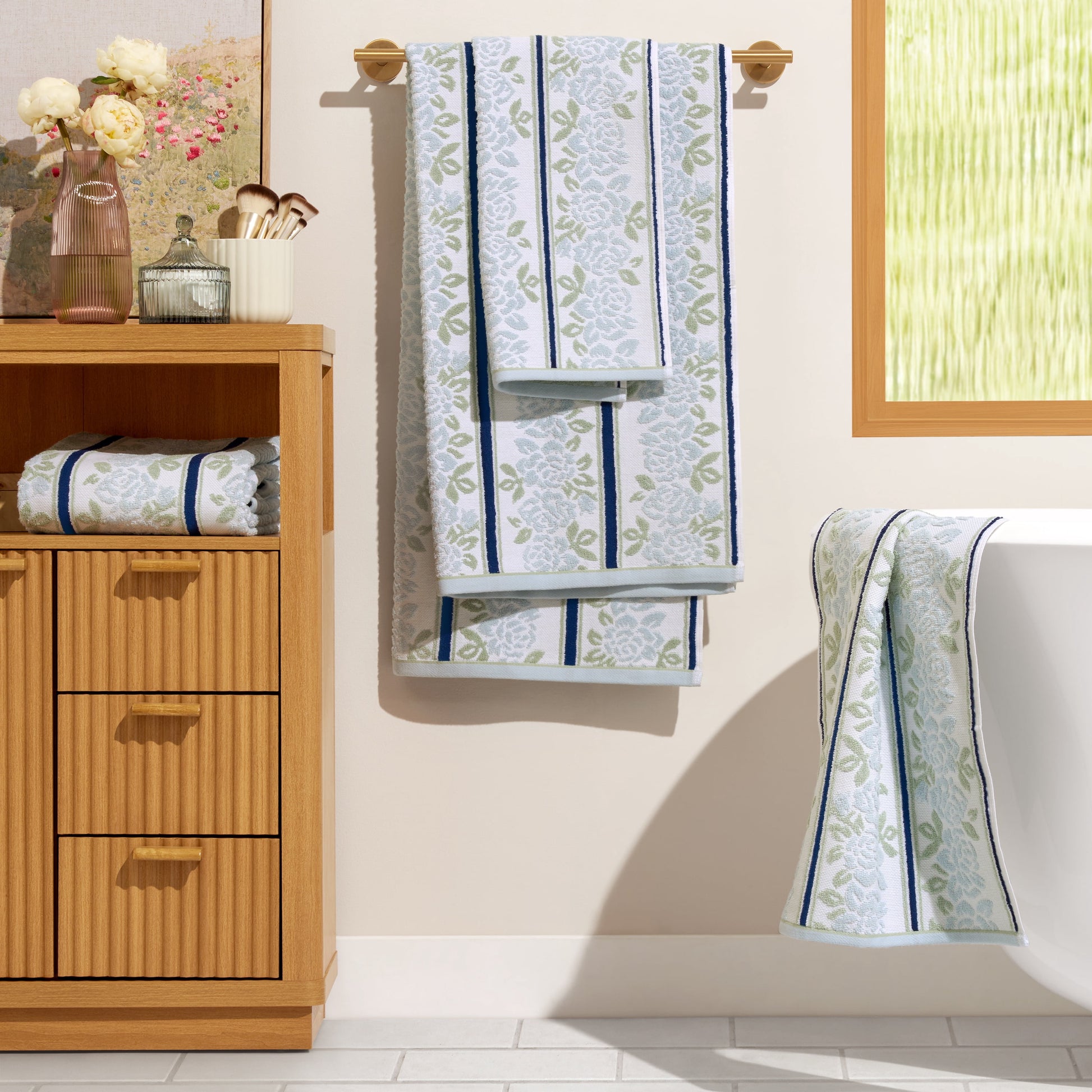 Beautiful by Drew Barrymore 4-Piece Wallpaper Bath Towel Set, Soft 100% Cotton, Hydrangea