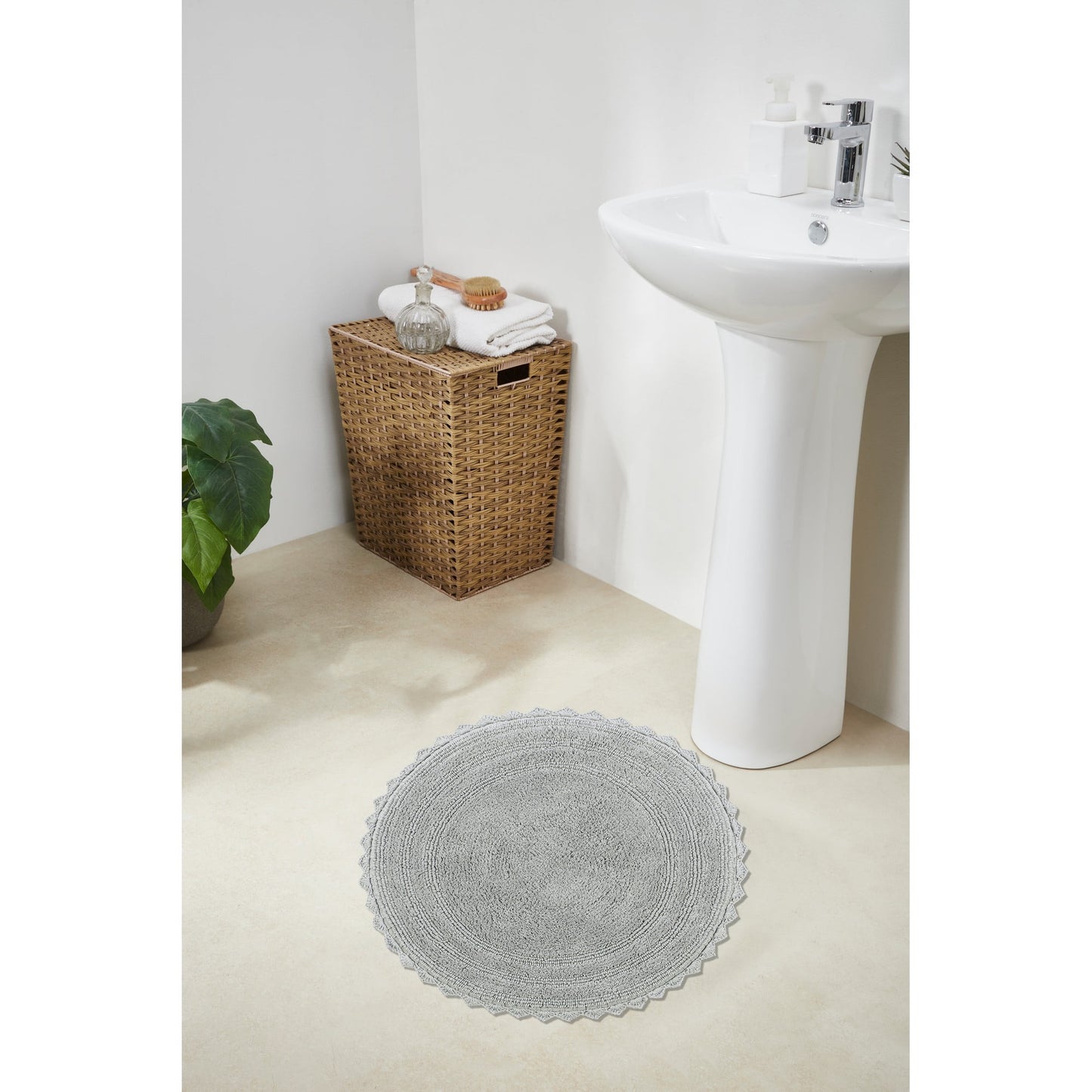 Better Trends Tapete de BaÃ±o Redondo Chic, DiÃ¡metro de 24", 100% AlgodÃ³n con Borde de Crochet, Absorbente de Agua, Ideal para BaÃ±os a Media Altura y Tocadores, Lavable a MÃ¡quina, Gris - ColecciÃ³n de Crochet Lilly