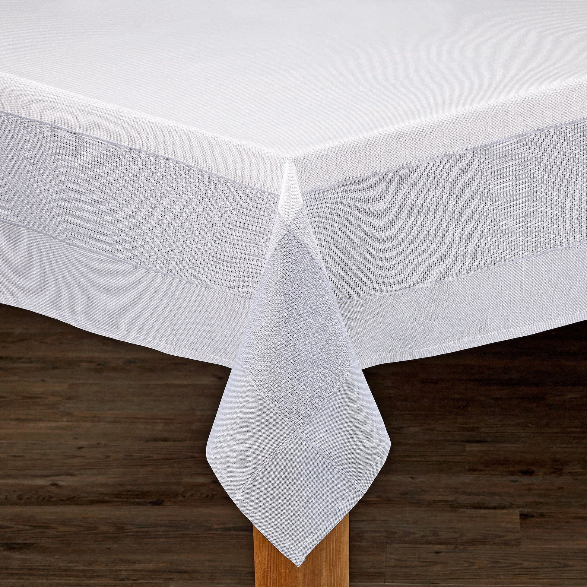 Bohemia 60"x120" Cotton/Poly Tablecloth in White/Grey
