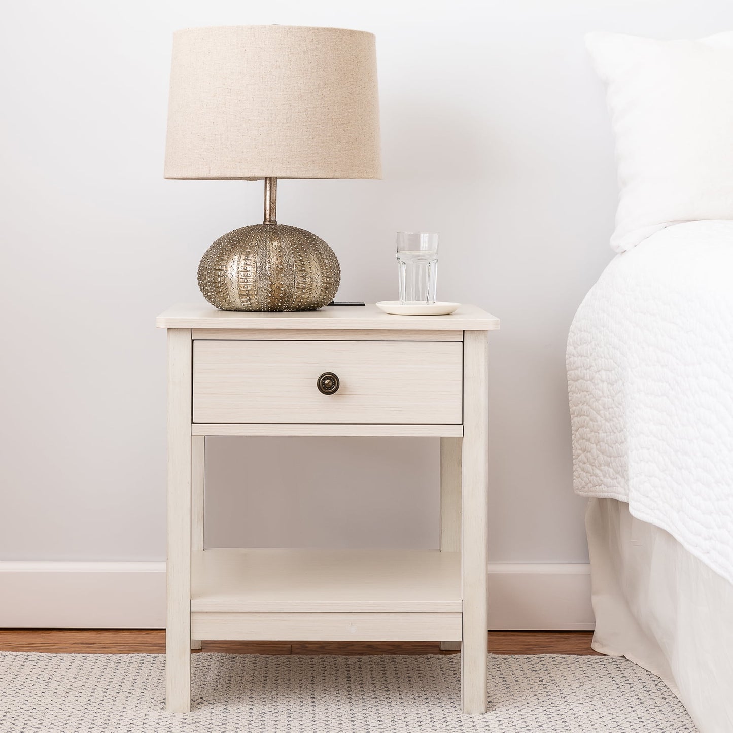 DecorTech Mesa Auxiliar Rectangular Tradicional con AlimentaciÃ³n AC y Puertos de Carga USB, Blanca
