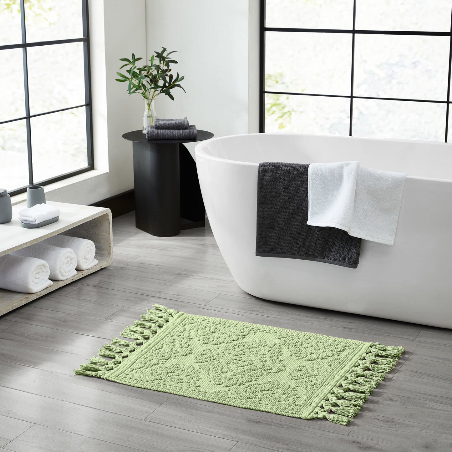 Jean Pierre Ricardo Cotton Fringe 27 x 45 in. Bath Rug, Black