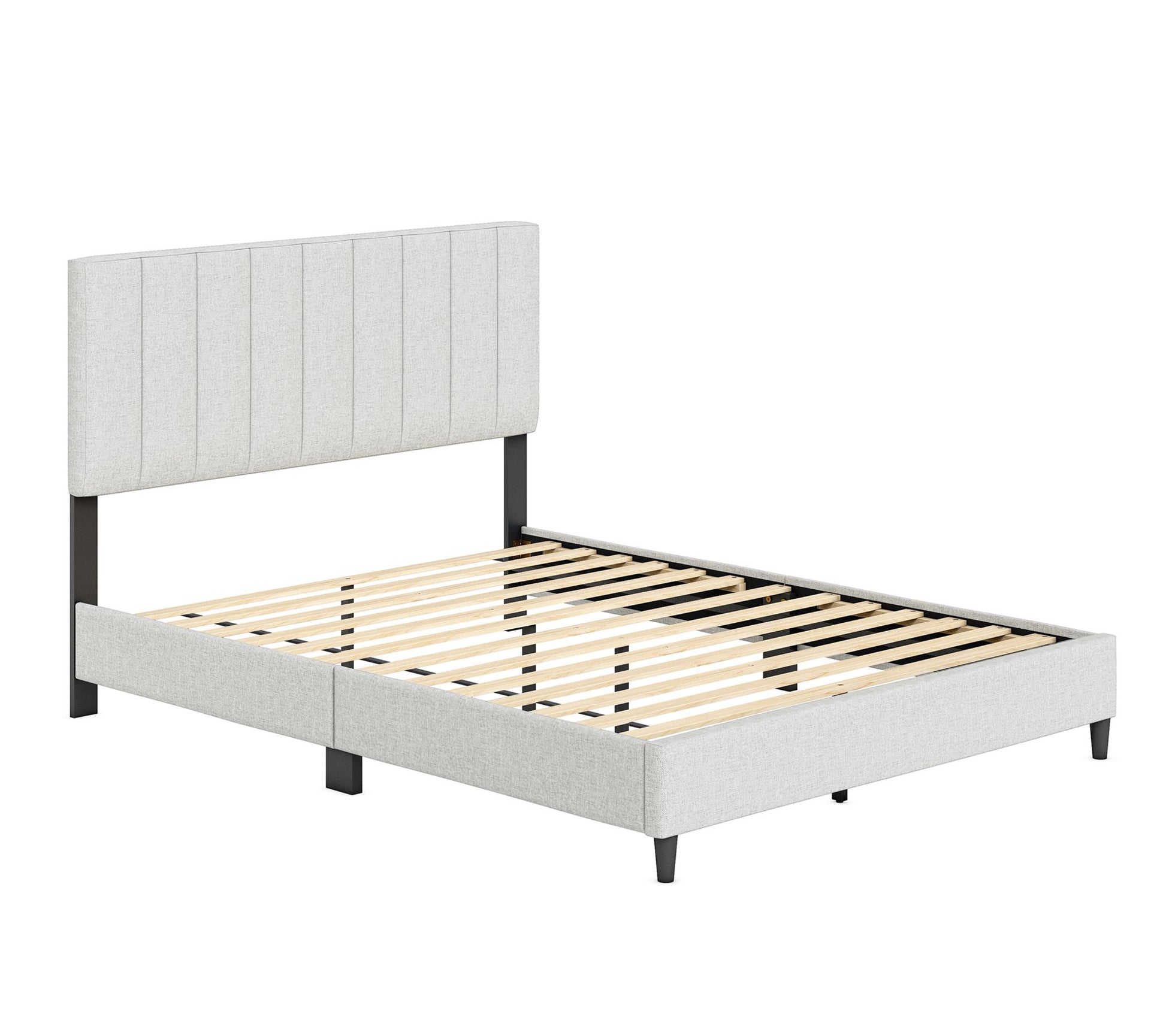 Leesha Upholste red Queen Platf orm Bed