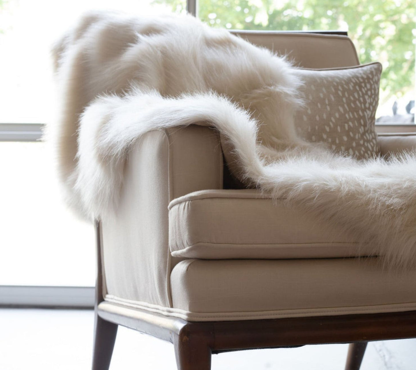 HomeRoots 50" x 60" Royal White Long Hair FauxFur Throw