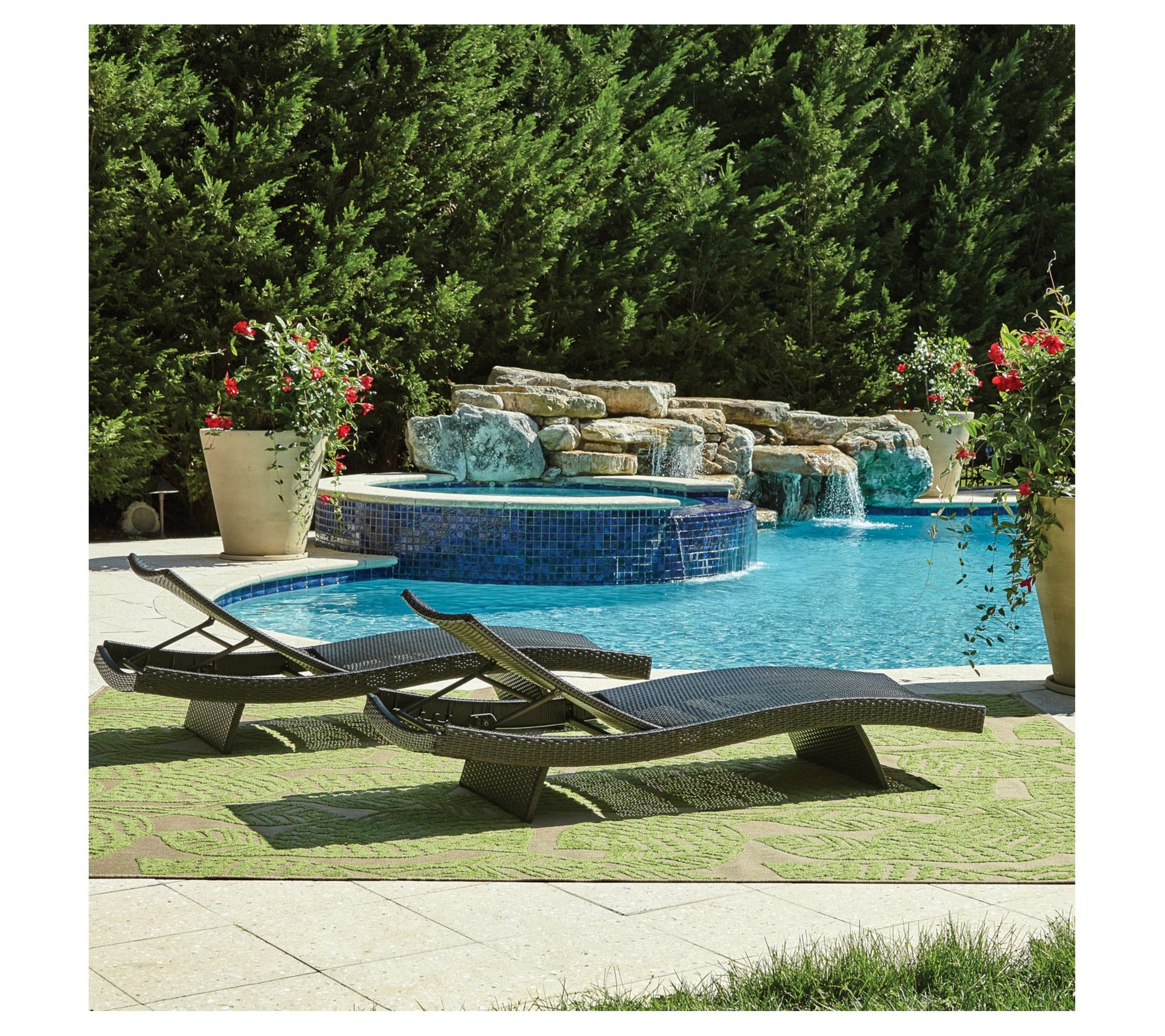 Veranda Living In/Out Green Floral Botanical 7'10"x10'10" Rug