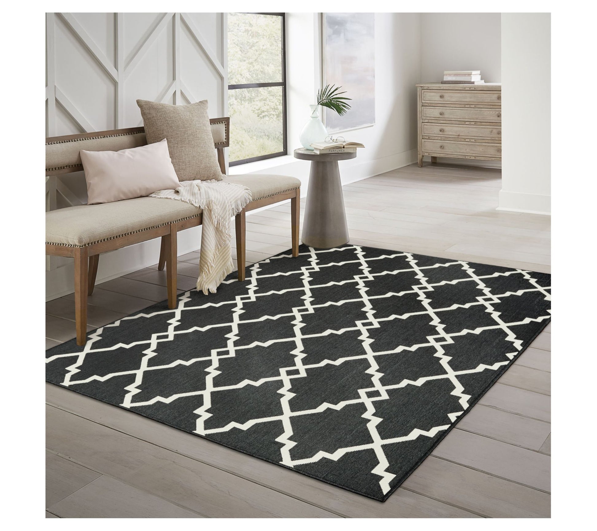 Veranda Living In/Out Black Geometric Lattice 7 '10"x10'10" Ru