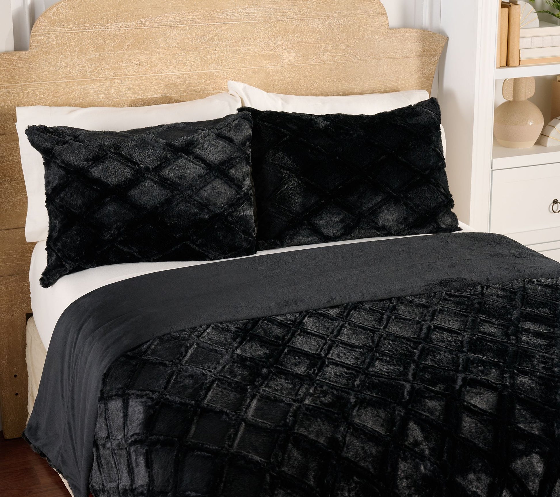 Hotel du Cobb Diamond Coverlet Set - King by Dennis Basso