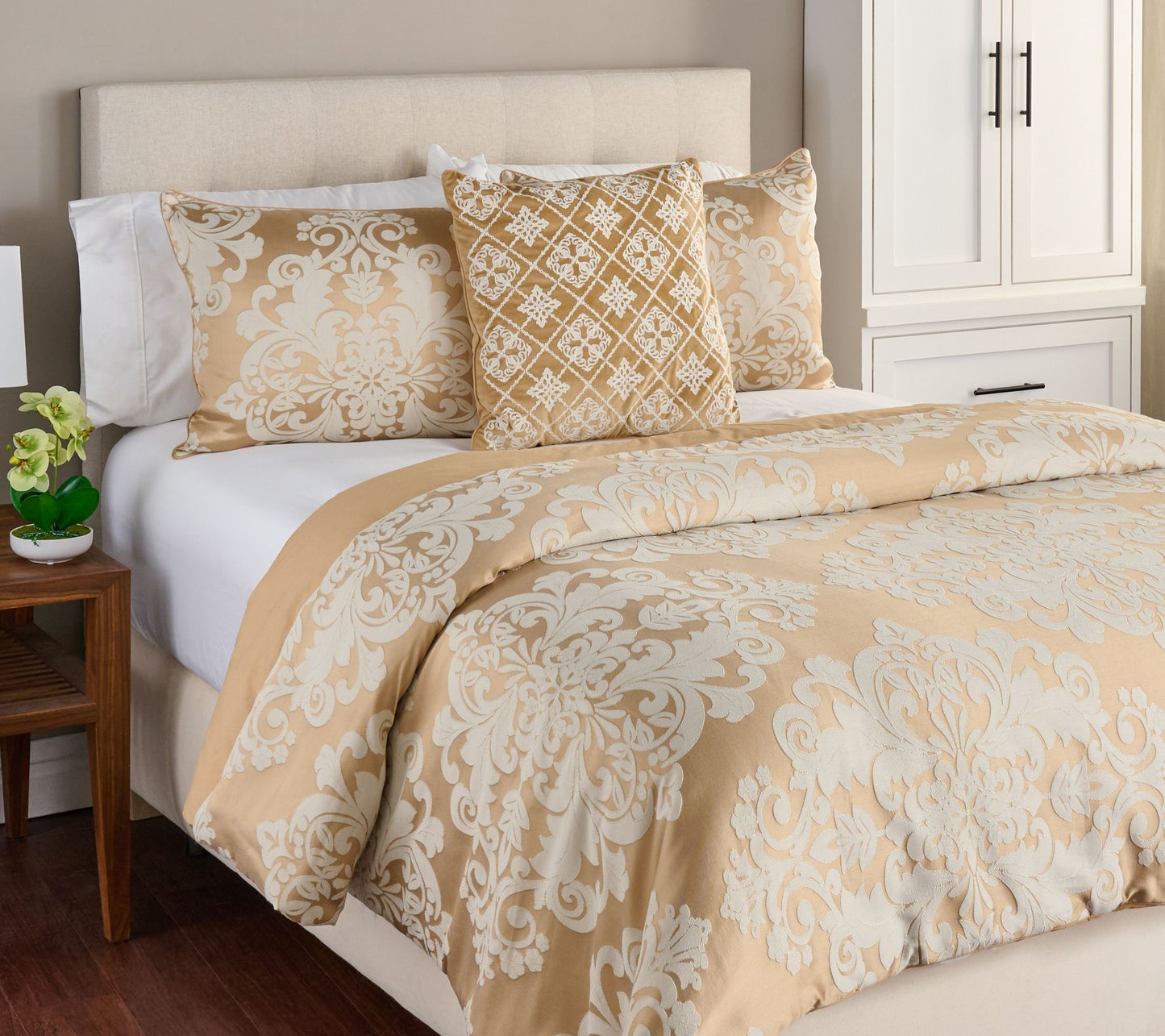 Hotel du Cobb Jacquard Damask Comforter Set by Dennis Basso - King