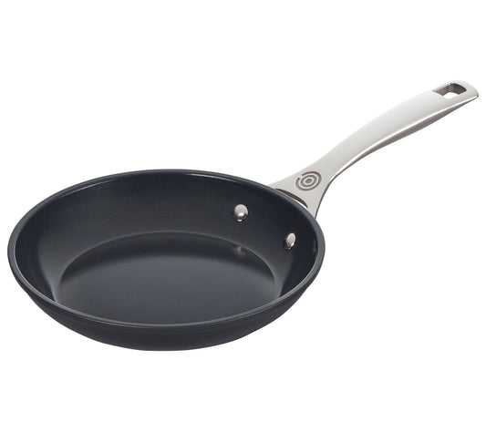 Le Creuset Esse ntial Non-Stick Ceramic 8" Fry Pan
